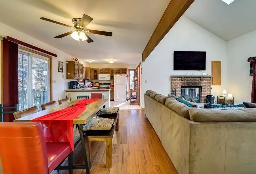 Charming Poconos Abode W/ Gas Grill + Fire Pit!