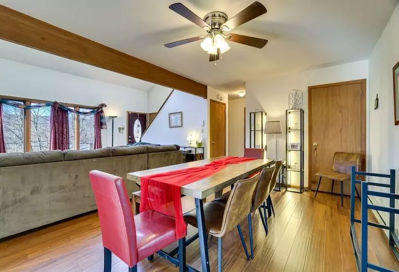Charming Poconos Abode W/ Gas Grill + Fire Pit!