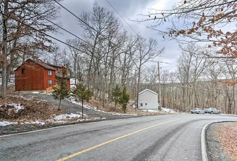 Charming Poconos Abode W/ Gas Grill + Fire Pit!