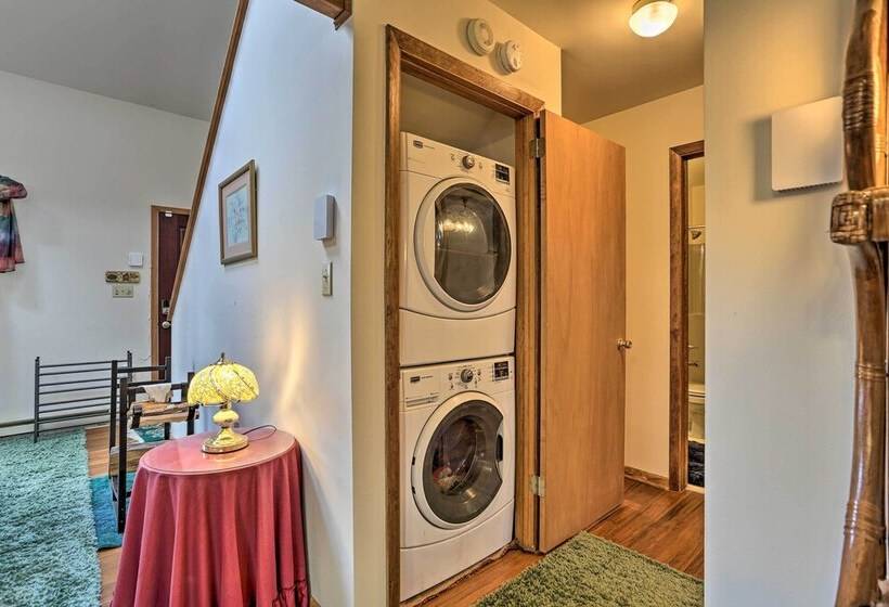 Charming Poconos Abode W/ Gas Grill + Fire Pit!