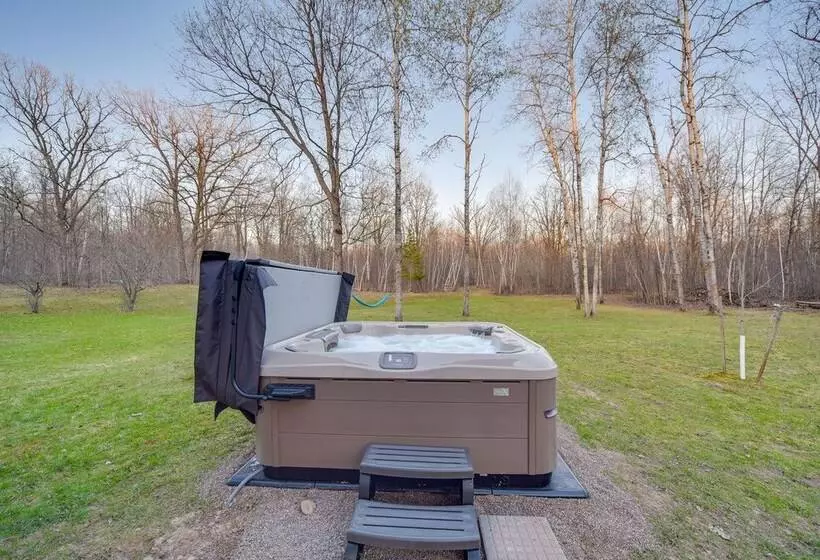 Cozy Birchwood Retreat On Utv Trail W/ Hot Tub!