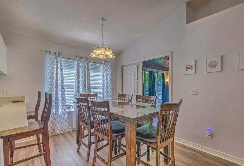 Home 10 Mi To Downtown Pensacola: Pets Welcome!