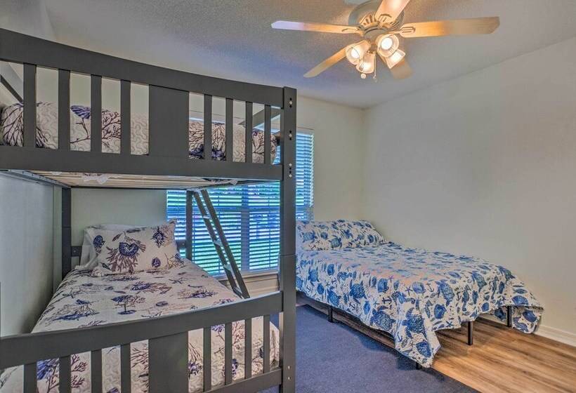 Home 10 Mi To Downtown Pensacola: Pets Welcome!