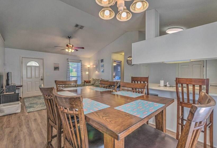 Home 10 Mi To Downtown Pensacola: Pets Welcome!