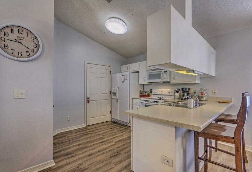 Home 10 Mi To Downtown Pensacola: Pets Welcome!