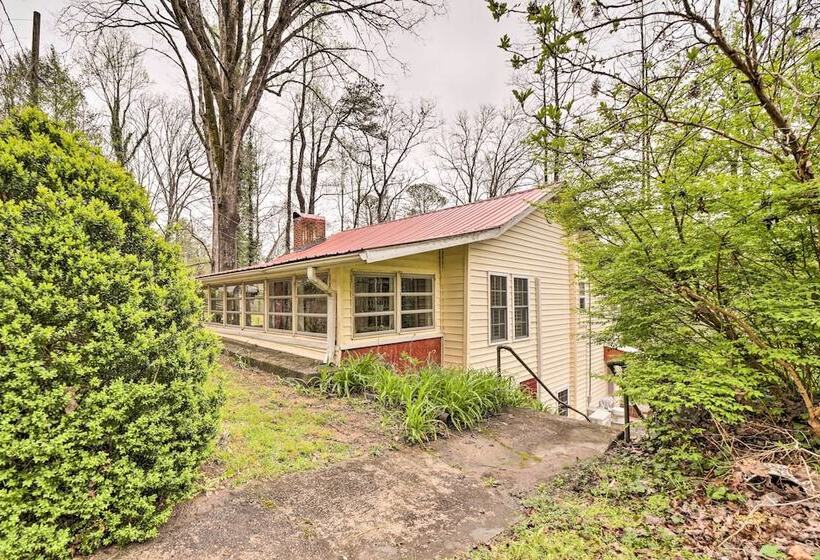 Cozy Wooded Retreat: 2 Mi To Dtwn Brevard!
