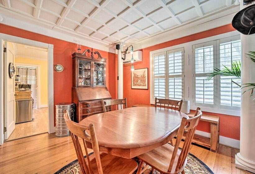 Cozy Wooded Retreat: 2 Mi To Dtwn Brevard!