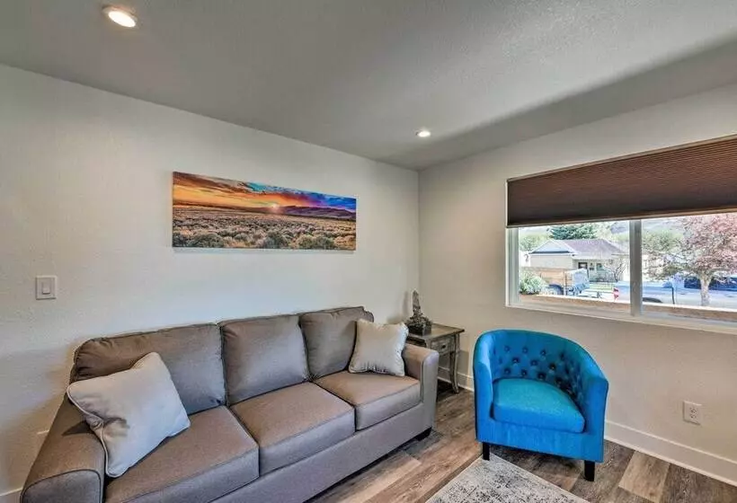 Downtown Home W/large Yard, 21 Mi To Monarch!