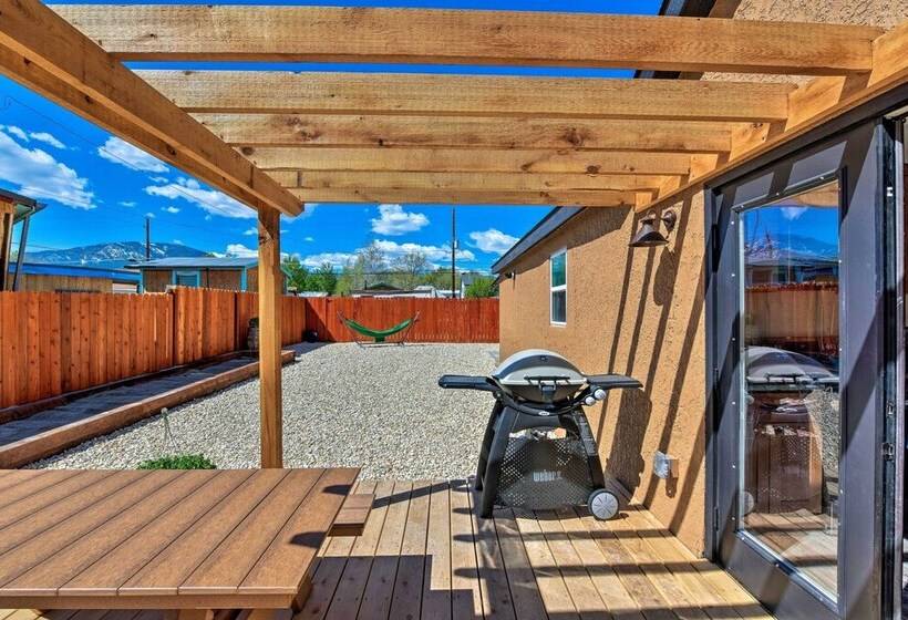 Downtown Home W/large Yard, 21 Mi To Monarch!