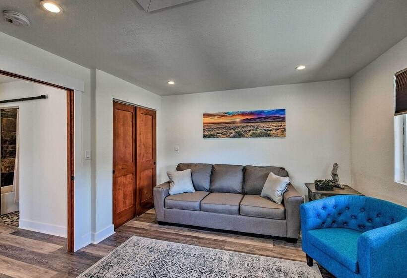 Downtown Home W/large Yard, 21 Mi To Monarch!