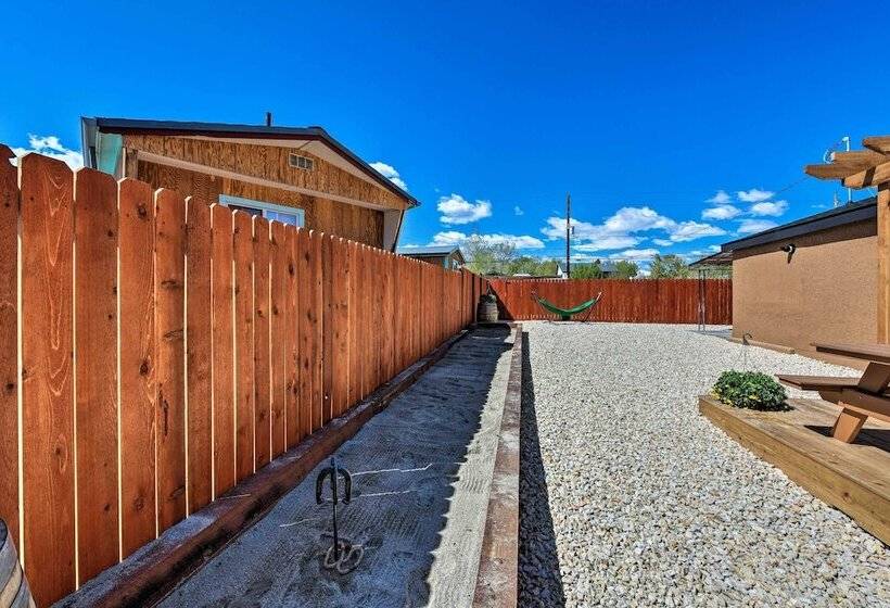 Downtown Home W/large Yard, 21 Mi To Monarch!