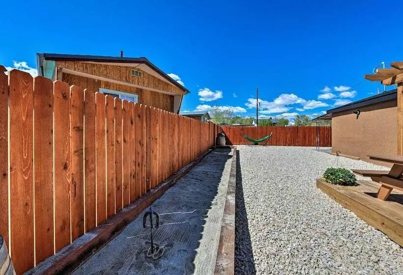 Downtown Home W/large Yard, 21 Mi To Monarch!