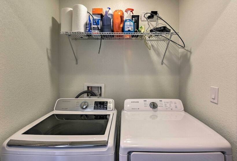 Downtown Home W/large Yard, 21 Mi To Monarch!