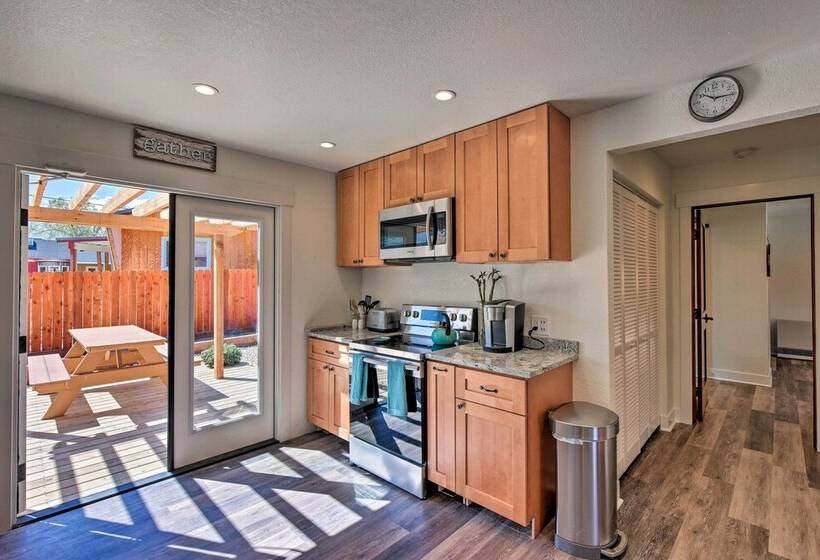 Downtown Home W/large Yard, 21 Mi To Monarch!