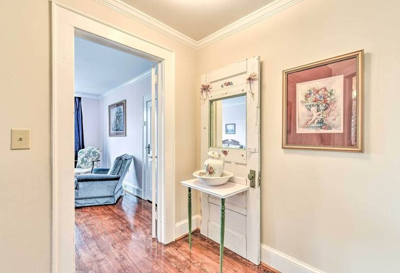 Elegant + Spacious Retreat ~ 18 Mi To Lake Norman!