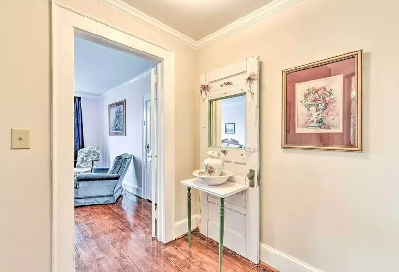 Elegant + Spacious Retreat ~ 18 Mi To Lake Norman!