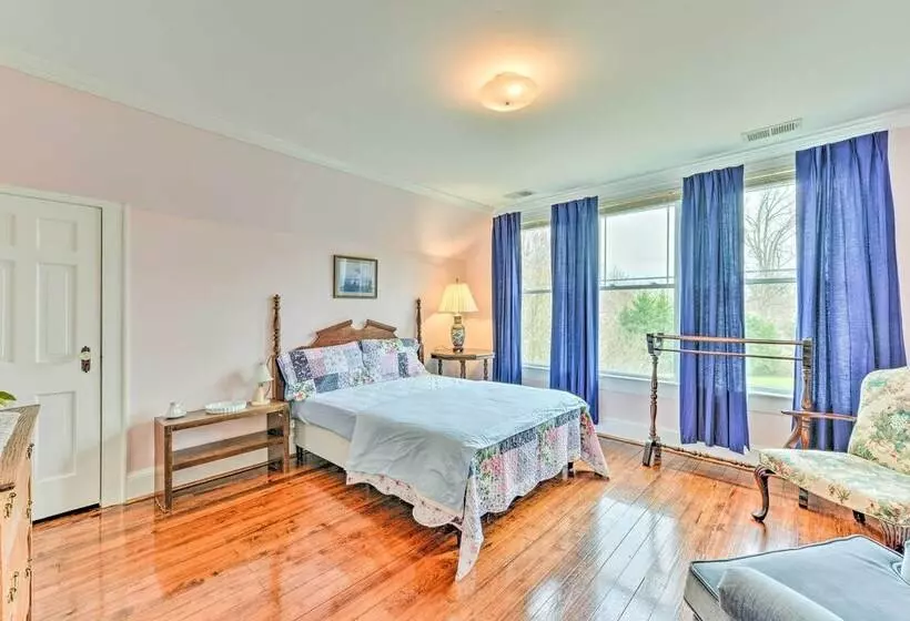 Elegant + Spacious Retreat ~ 18 Mi To Lake Norman!