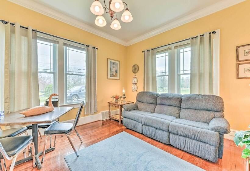 Elegant + Spacious Retreat ~ 18 Mi To Lake Norman!