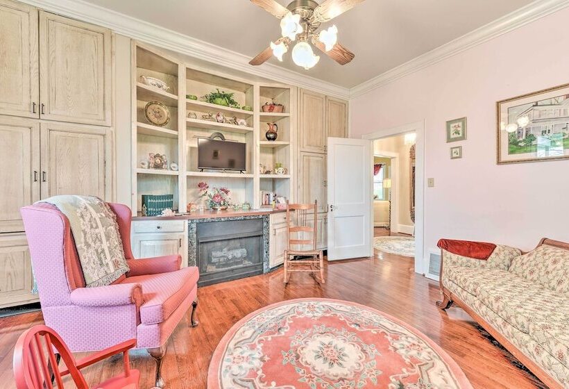 Elegant + Spacious Retreat ~ 18 Mi To Lake Norman!