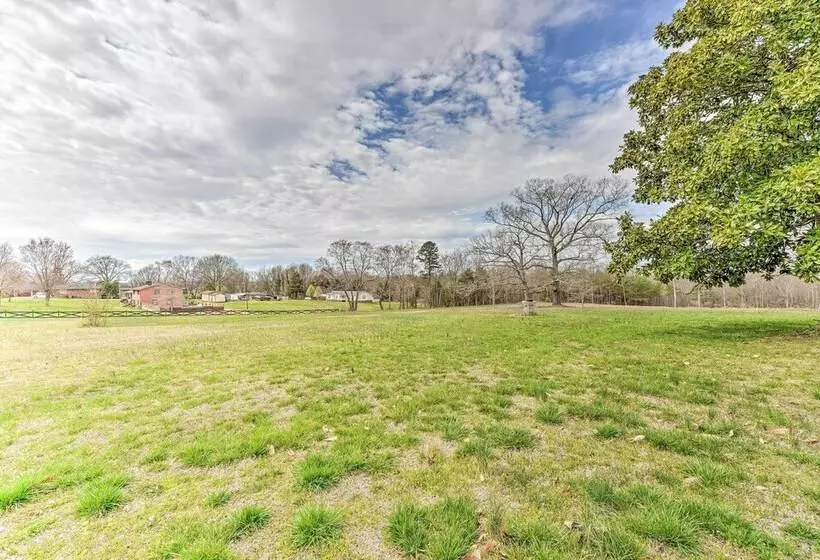 Elegant + Spacious Retreat ~ 18 Mi To Lake Norman!