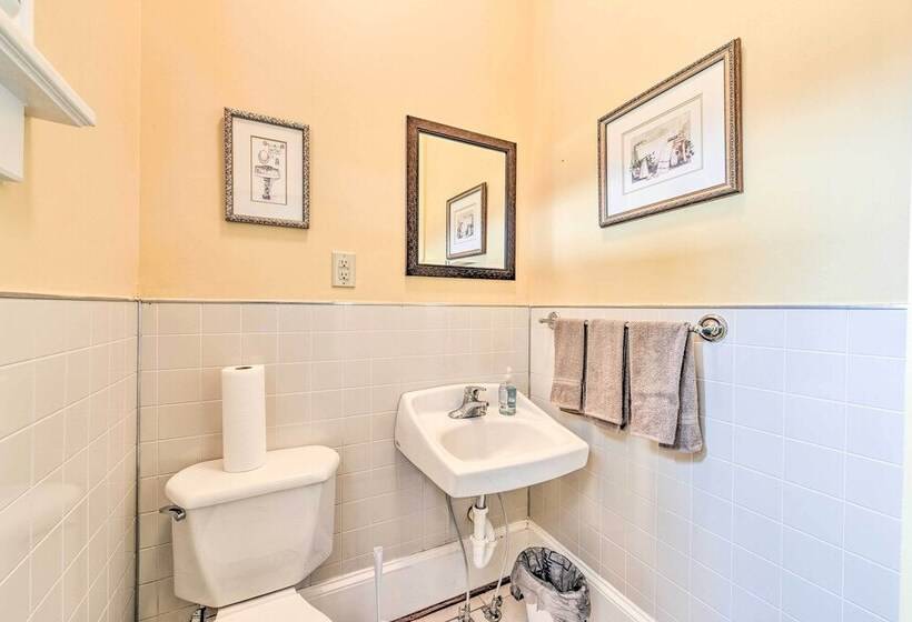 Elegant + Spacious Retreat ~ 18 Mi To Lake Norman!