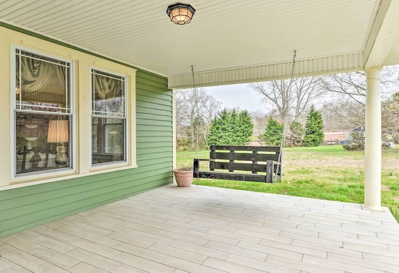 Elegant + Spacious Retreat ~ 18 Mi To Lake Norman!