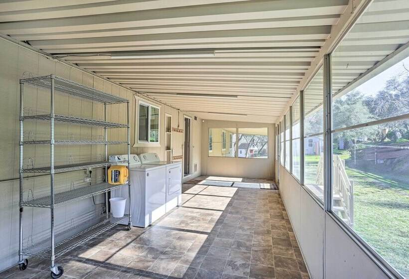 Family Home Near Kings & Sequoia National Parks!