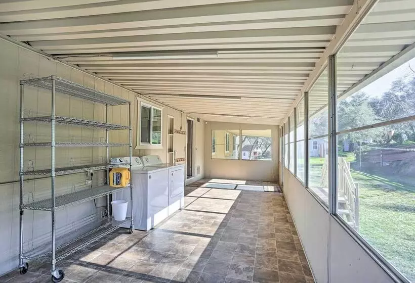 Family Home Near Kings & Sequoia National Parks!