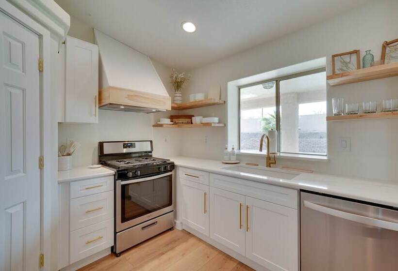 Lake Havasu Home W/ Fire Pit & Grill, 3 Mi To Lake