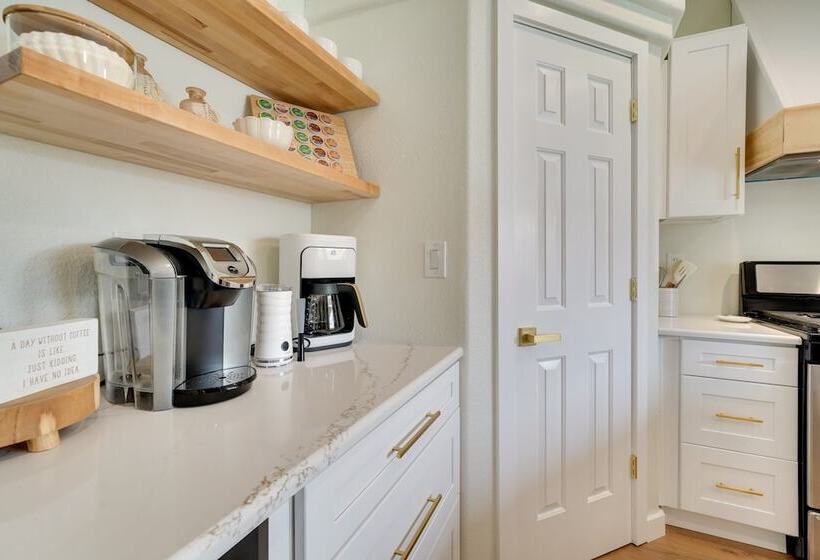 Lake Havasu Home W/ Fire Pit & Grill, 3 Mi To Lake