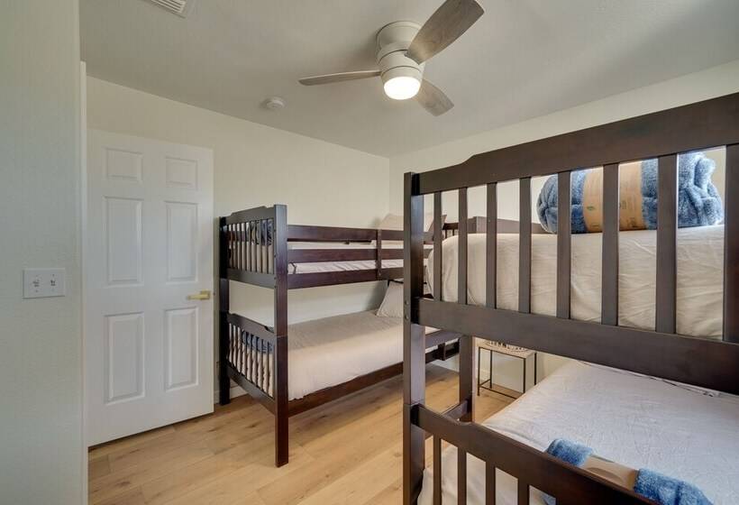 Lake Havasu Home W/ Fire Pit & Grill, 3 Mi To Lake