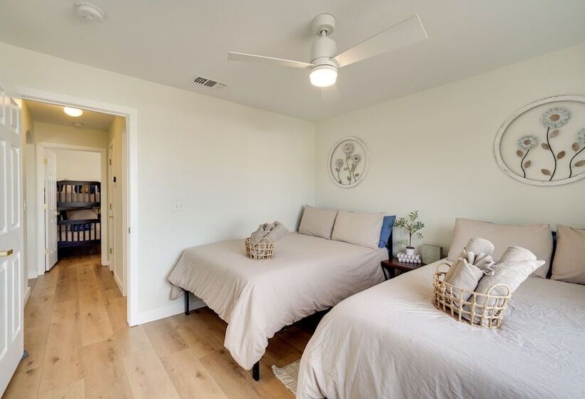 Lake Havasu Home W/ Fire Pit & Grill, 3 Mi To Lake