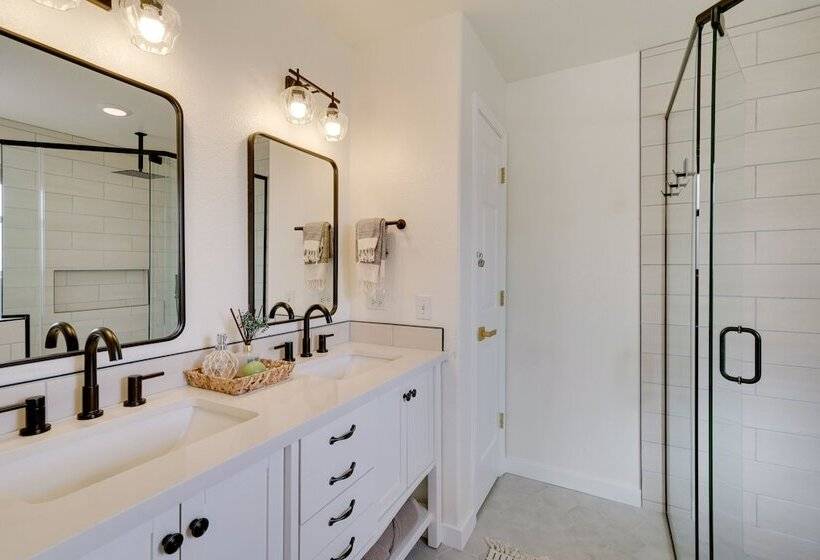 Lake Havasu Home W/ Fire Pit & Grill, 3 Mi To Lake