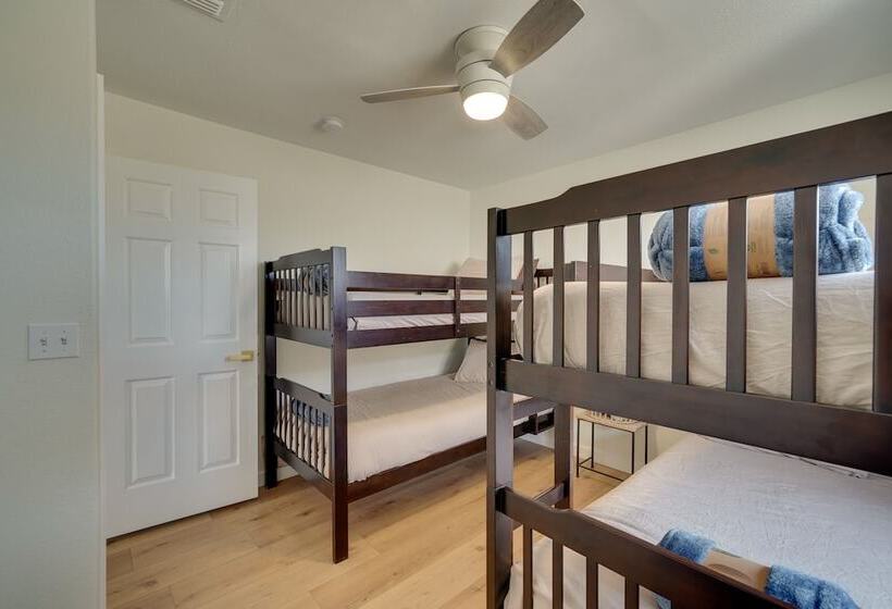 Lake Havasu Home W/ Fire Pit & Grill, 3 Mi To Lake