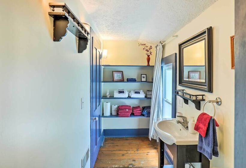 Finger Lakes Home W/ Sweeping Views And Sun Deck!