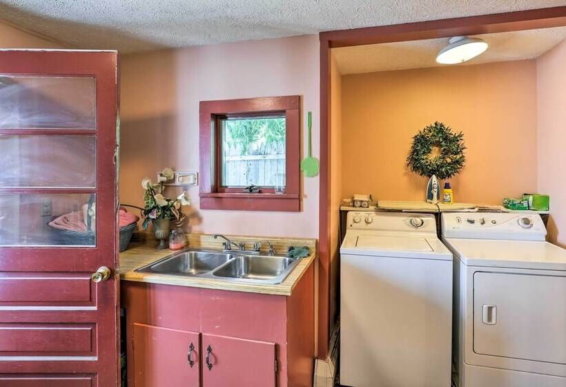 Finger Lakes Home W/ Sweeping Views And Sun Deck!