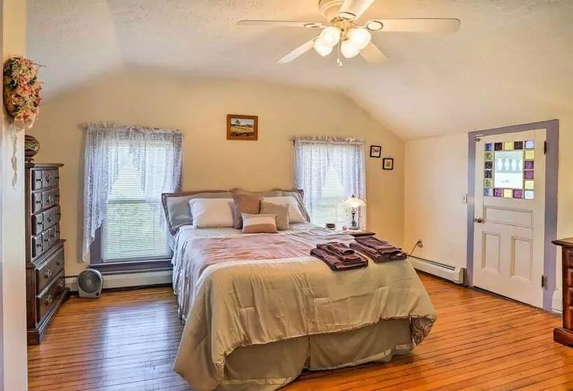 Finger Lakes Home W/ Sweeping Views And Sun Deck!