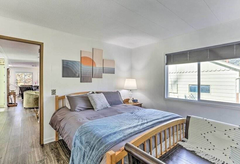 Happy Hippie Chicks Retreat W/ Farm Animals