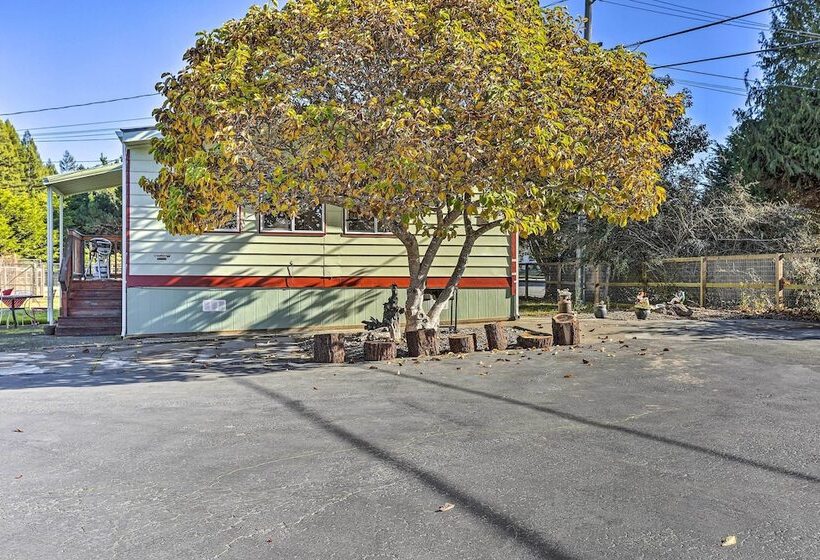 Happy Hippie Chicks Retreat W/ Farm Animals