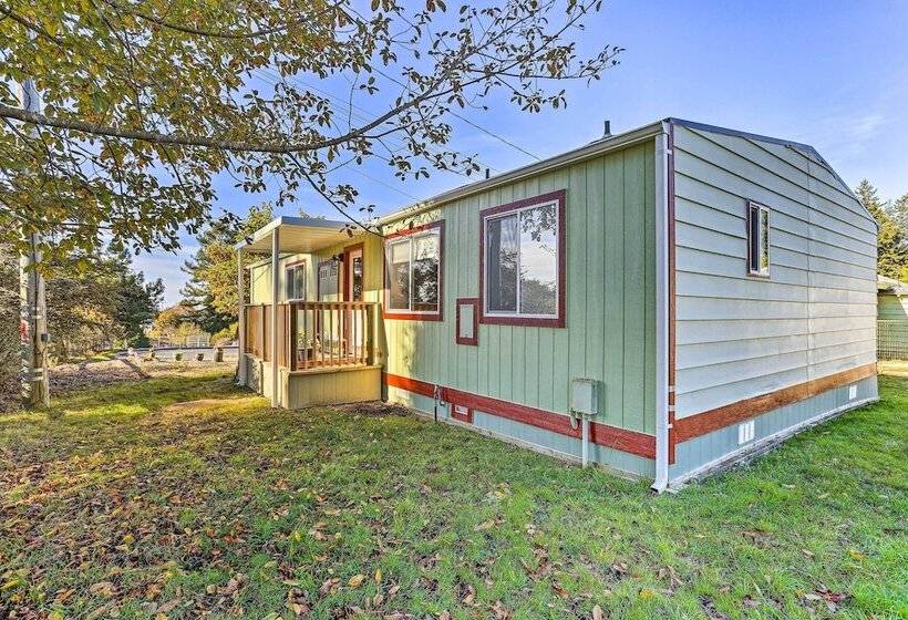 Happy Hippie Chicks Retreat W/ Farm Animals