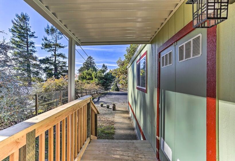 Happy Hippie Chicks Retreat W/ Farm Animals