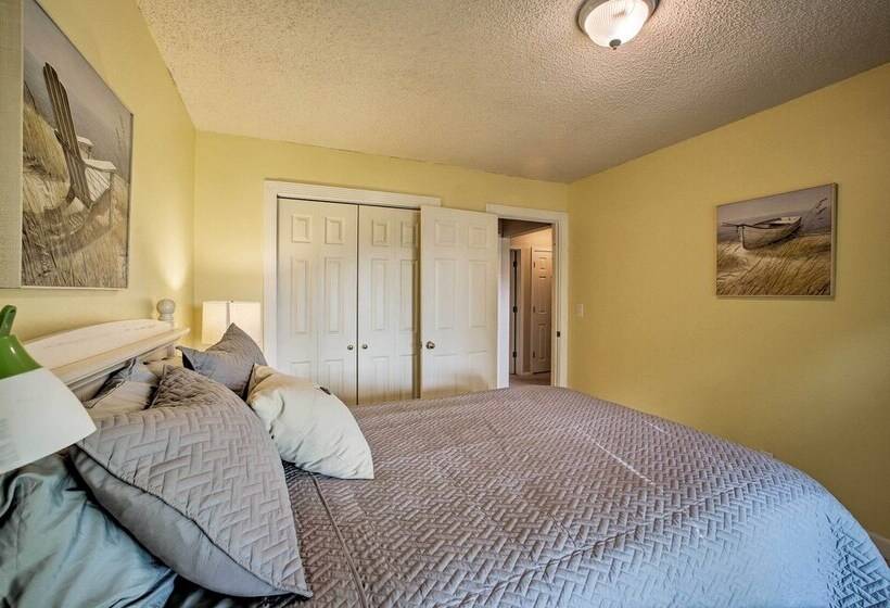 Hillside Rogers Cottage W/ Beaver Lake Views!