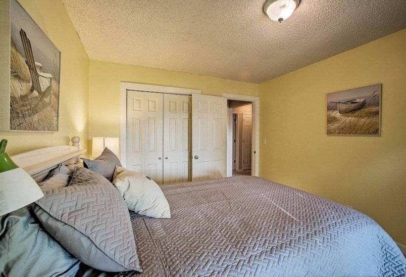 Hillside Rogers Cottage W/ Beaver Lake Views!