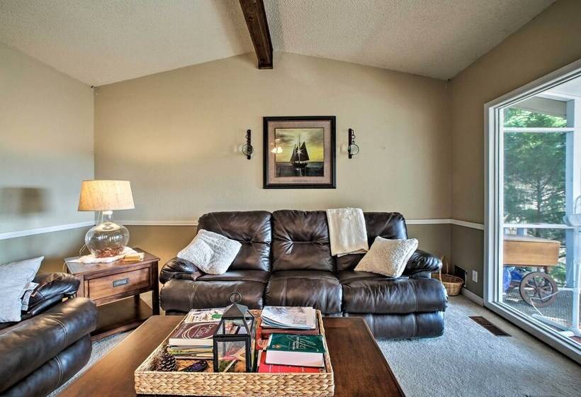 Hillside Rogers Cottage W/ Beaver Lake Views!