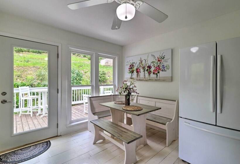 Idyllic Fleetwood Farmhouse W/ Fire Pit & Bbq