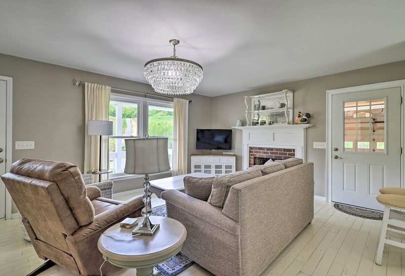 Idyllic Fleetwood Farmhouse W/ Fire Pit & Bbq