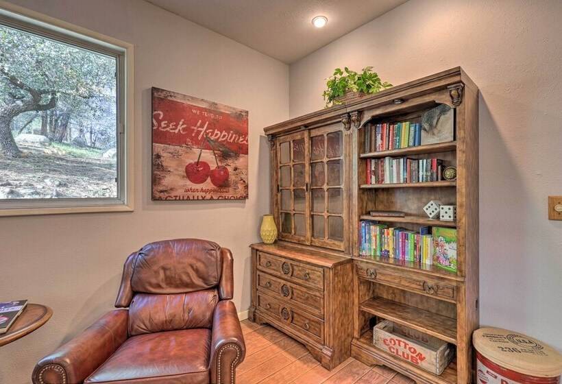 Prescott Home W/ Fireplace ~ 2 Mi To Downtown!