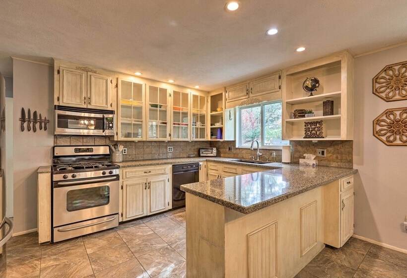 Prescott Home W/ Fireplace ~ 2 Mi To Downtown!