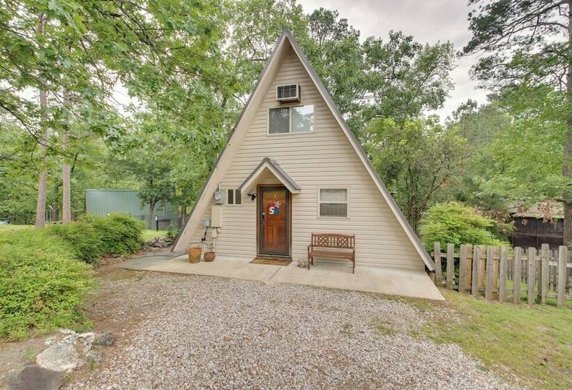 Lake Hamilton Cabin: Boating Getaway!