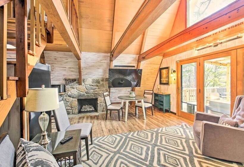 Lake Hamilton Cabin: Boating Getaway!